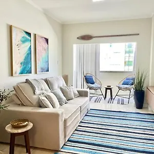 Pé Na Areia. Recém Reformado. No Pedaço De Balneário. Apartamento